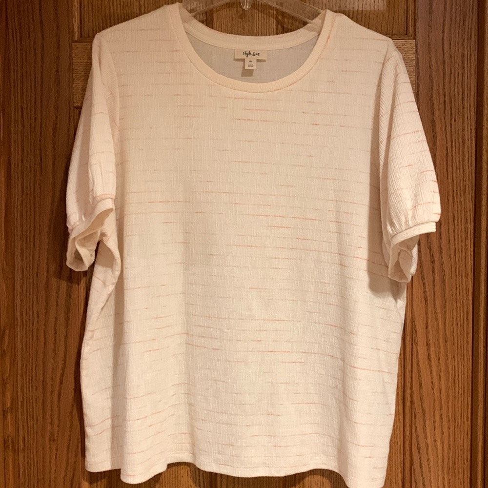 Style & Co short sleeve top. 2X. Cream and pink. Super cute top!